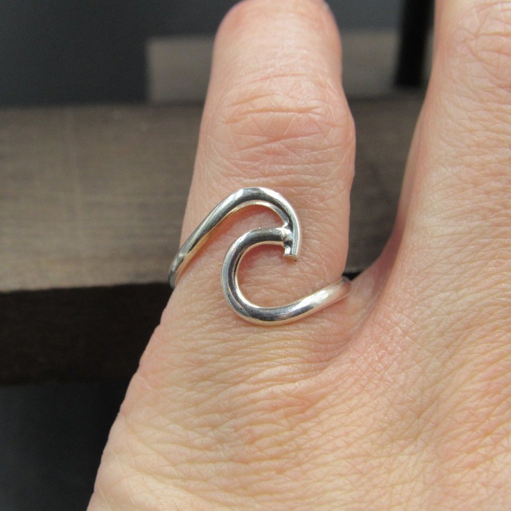 Size 5.5 Sterling Silver Odd Design Wave Beach Band Ring Vintage - Picture 2 of 6